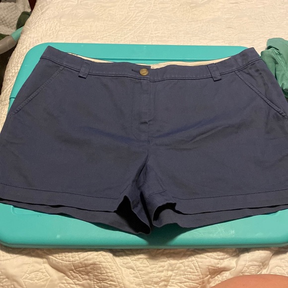 LL Bean signature shorts 🌸 bundle and save - Picture 1 of 6